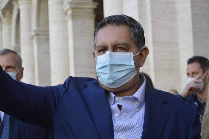 Covid, Toti: "Avanti tutta con la campagna vaccinale, entro venerdì prenotazioni per tutti i liguri vaccinabili" Covid, Toti: "Avanti tutta con la campagna vaccinale, entro venerdì prenotazioni per tutti i liguri vaccinabili"