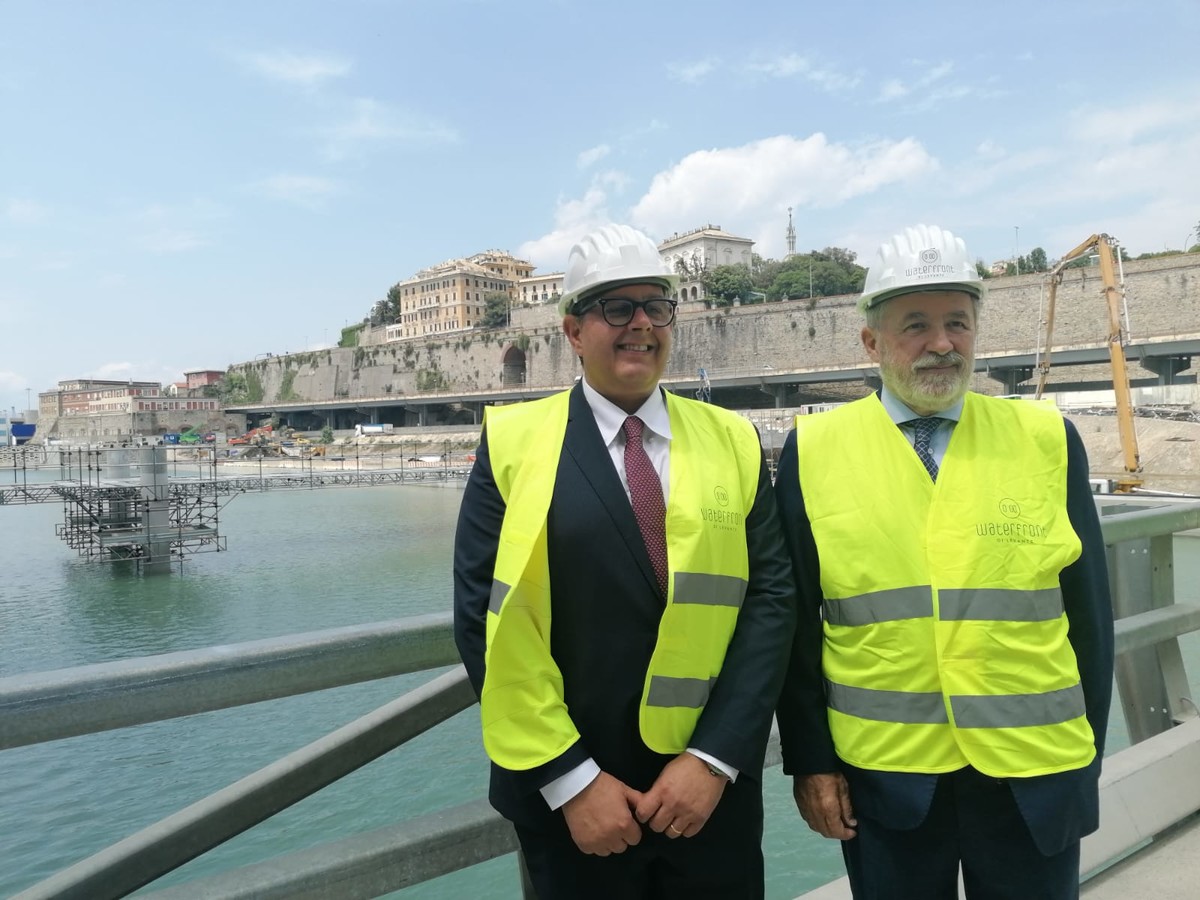 Toti studia le carte e intende chiarire, ma intanto la Regione è quasi in paralisi Toti studia le carte e intende chiarire, ma intanto la Regione è quasi in paralisi