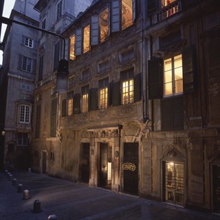 Stasera l'appuntamento con la galleria degli specchi di Palazzo Spinola a lume di candela