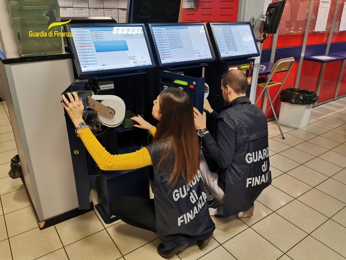 Sequestrati oltre 2 milioni di euro a un bookmaker maltese: l'operazione della Guardia di Finanza Sequestrati oltre 2 milioni di euro a un bookmaker maltese: l'operazione della Guardia di Finanza