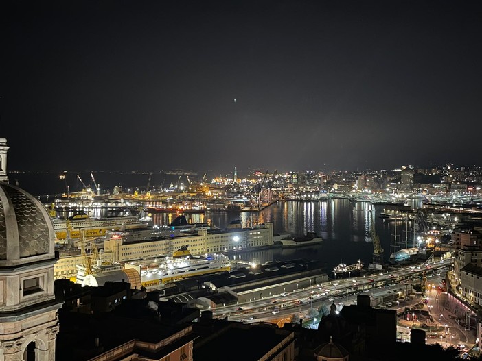 Dal mare all’entroterra, il lento assedio delle notti tropicali: “Così le città liguri si trasformano in grandi sudari”