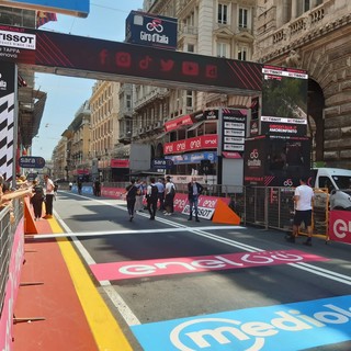 Giro d'Italia, 25 i corridori in fuga, tutto pronto per l'arrivo in via XX Settembre