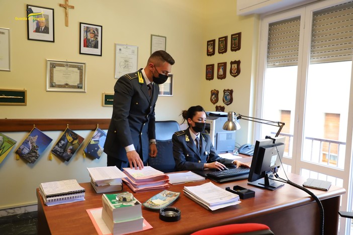 Oltre due milioni di fatture false emesse da undici società in tutta Italia, a Genova sequestrati 760mila euro