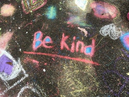 Giornata Mondiale della gentilezza: è solo per sognatori? Oggi è un valore rivoluzionario