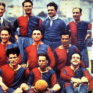 Il Genoa nella stagione 2022-2023. De Prà è il terzo giocatore in alto da destra, con la maglia blu. Foto tratta da Wikipedia