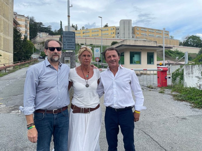 Sanità penitenziaria: "Mancano medici specialisti all’interno del carcere, sopralluogo alla struttura di Pontedecimo"