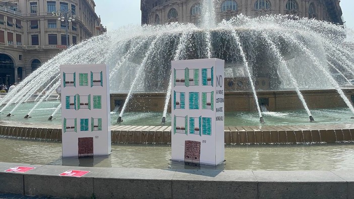 Flash mob di Genova che osa per dire no alla costruzione in aree inondabili (Video)