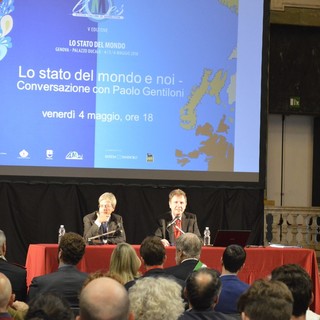 Genova, il premier Gentiloni al Festival Limes: "Guai se l'Italia smettesse la politica estera"
