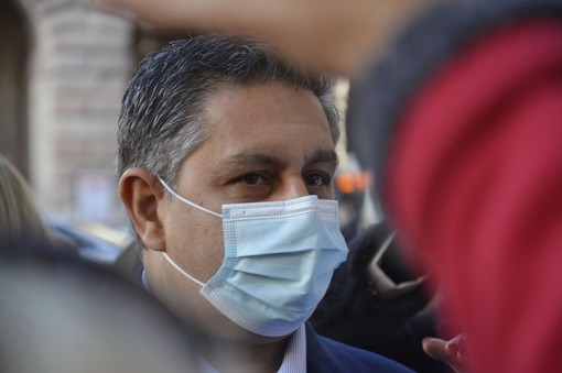 Covid, scende ancora l'incidenza del virus in Liguria. Toti: "In settimana effettuate oltre 16 mila vaccinazioni, mai così numerose" Covid, scende ancora l'incidenza del virus in Liguria. Toti: "In settimana effettuate oltre 16 mila vaccinazioni, mai così numerose"
