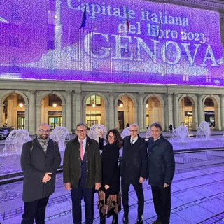 La facciata del Palazzo della Regione si illumina per festeggiare la nomina di Genova Capitale Italiana del Libro 2023