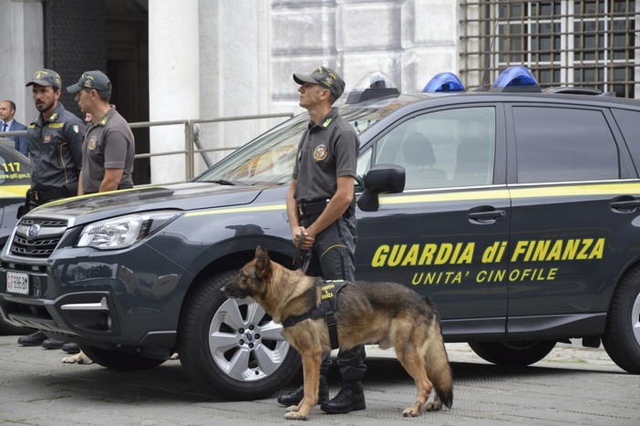Polizia, controlli a tappeto a De Ferrari: 62 identificati, un arresto e una denuncia