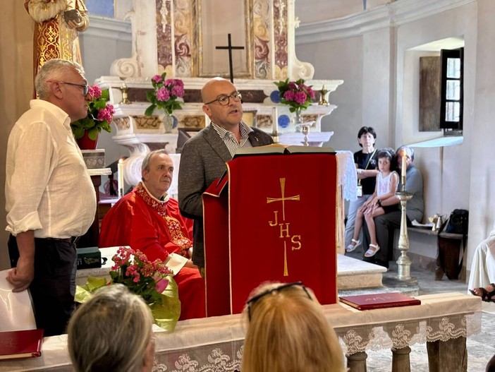 L'assessore Piana alla riapertura della Chiesa di Santo Stefano a Fontanarossa di Gorreto L'assessore Piana alla riapertura della Chiesa di Santo Stefano a Fontanarossa di Gorreto