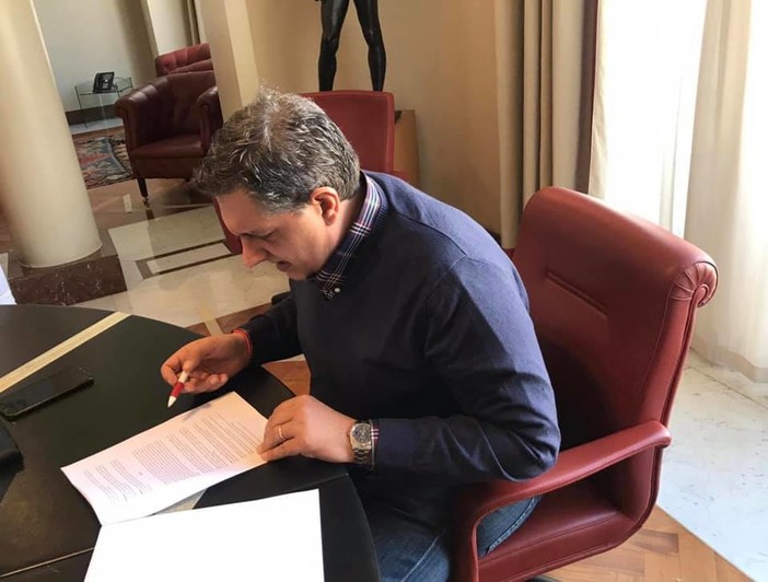 Toti: "Ben lieto di intitolare la sala del Consiglio Regionale a Pertini" Toti: "Ben lieto di intitolare la sala del Consiglio Regionale a Pertini"