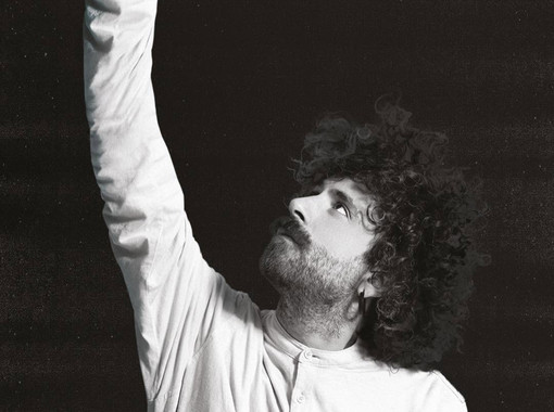 Il dolore, l'assenza e la prosa poetica: Gio Evan presenta a Camogli il nuovo libro "La Gioia è un duro lavoro"