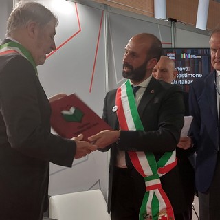 Ivrea-Genova: staffetta tra capitali del Libro al Salone di Torino