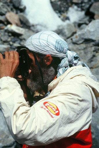 A Palazzo Ducale la mostra sull'alpinista Gianni Calcagno