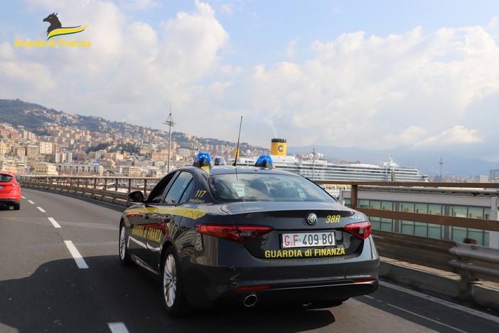 Genova, vendono auto estere ed evadono l'IVA: due arresti Genova, vendono auto estere ed evadono l'IVA: due arresti