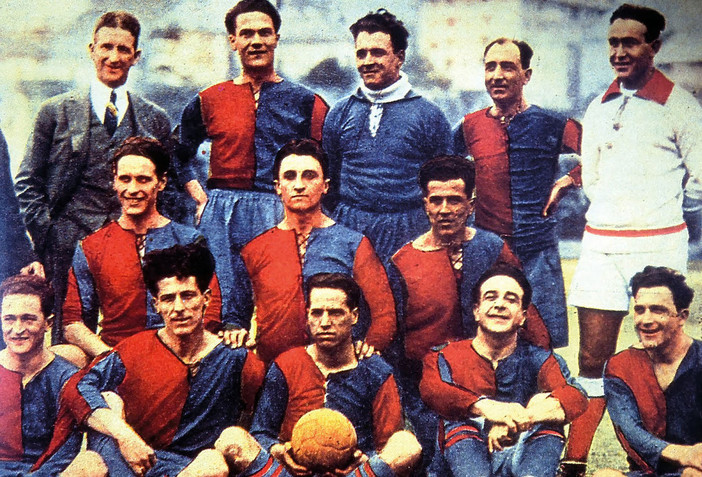 Il Genoa nella stagione 2022-2023. De Prà è il terzo giocatore in alto da destra, con la maglia blu. Foto tratta da Wikipedia