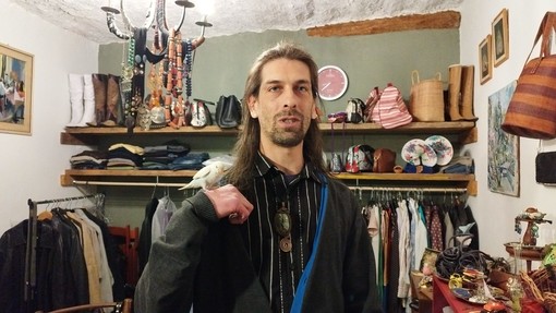 Artisti di strada, Hermes, il trombettista 'busker' e commerciante: "L'arte è espressione di libertà" (video) Artisti di strada, Hermes, il trombettista 'busker' e commerciante: "L'arte è espressione di libertà" (video)