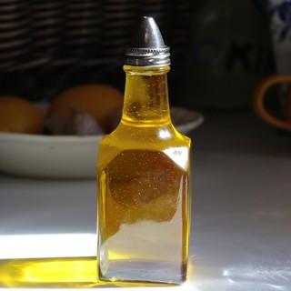 Olio d’oliva italiano di qualità: tra produzione, mercato e strategie per valorizzarlo