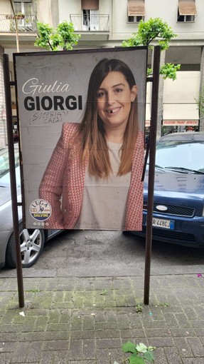 Insulti sessisti sul manifesto elettorale della vice sindaca di Spezia Giulia Giorgi