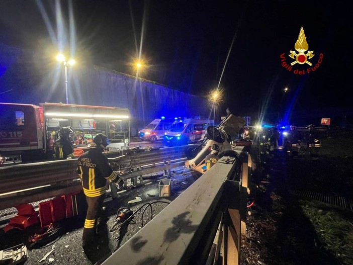 Incidente sulla A10, resta grave il diciottenne: è intubato e in prognosi riservata