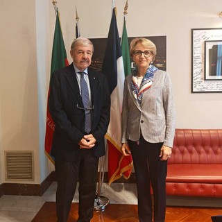 Il presidente della Regione Liguria Marco Bucci durante l’incontro con l’ambasciatrice di Francia in Italia Anne-Marie Descôtes.