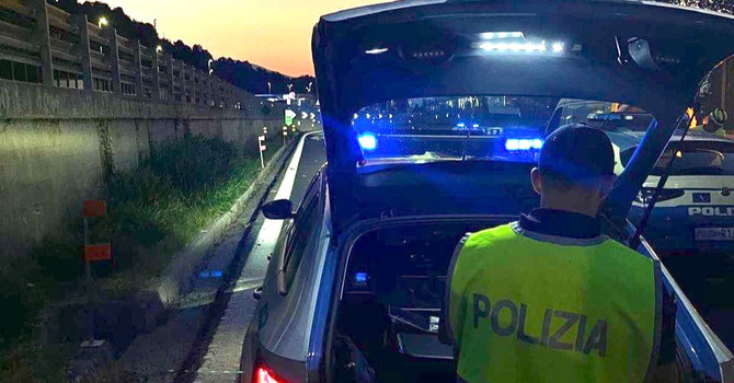A10, incidente mortale tra Varazze e Arenzano: muore un motociclista, quattro feriti. Tratto chiuso (poi riaperto) verso Genova A10, incidente mortale tra Varazze e Arenzano: muore un motociclista, quattro feriti. Tratto chiuso (poi riaperto) verso Genova