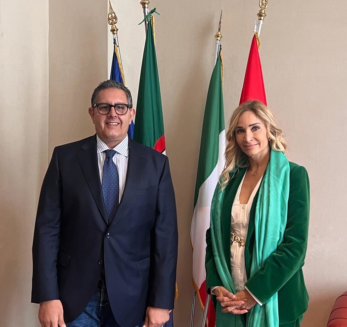 Il presidente della Regione Giovanni Toti incontra l’ambasciatrice svizzera in Italia Monika Schmutz Kirgoz Il presidente della Regione Giovanni Toti incontra l’ambasciatrice svizzera in Italia Monika Schmutz Kirgoz