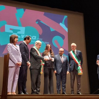 Genova capitale del libro, presentato a Ivrea il “Manifesto per il futuro del libro” consegnato al ministro Sangiuliano
