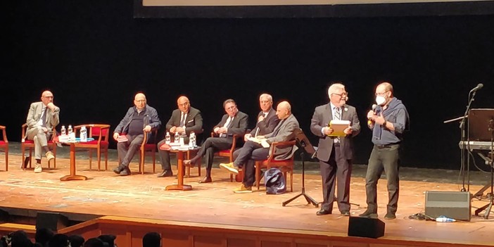 Salvatore Borsellino incontra gli studenti genovesi al Teatro Carlo Felice (Foto e Video)