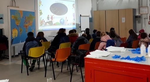 Si è conclusa la ventesima edizione del progetto “Porto Aperto” l’educational per le scuole di Porto Petroli di Genova spa Si è conclusa la ventesima edizione del progetto “Porto Aperto” l’educational per le scuole di Porto Petroli di Genova spa