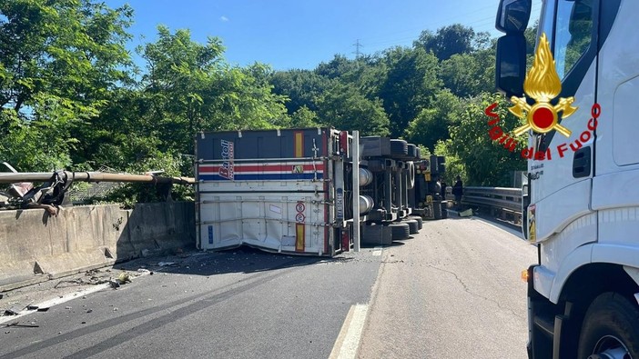 Riaperto all’alba il tratto della A7 tra Busalla e Bolzaneto dopo il tragico incidente costato la vita a un camionista