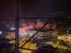 Carasco, grosso incendio al magazzino della Marr, sul posto otto squadre dei vigili del fuoco (video)