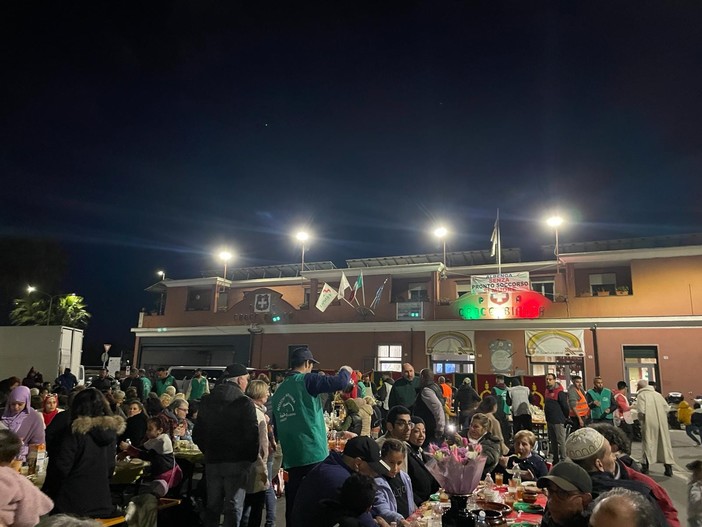 Iftar ad Albenga: una grande festa di incontro tra culture e condivisione di sapori che arrivano da lontano Iftar ad Albenga: una grande festa di incontro tra culture e condivisione di sapori che arrivano da lontano