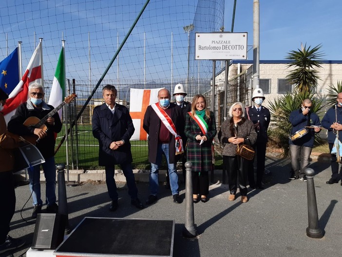 Piazzale Bartolomeo Decotto in onore del capitano di galea che portò i semi e la prima pianta di basilico a Pra'
