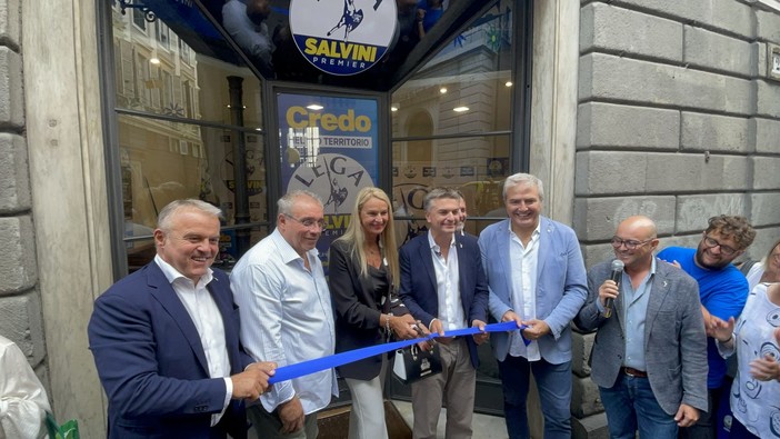 Inaugurato il point della Lega in via XXV Aprile, Rixi: "Lavoriamo per tornare ad avere un paese normale" (Video)