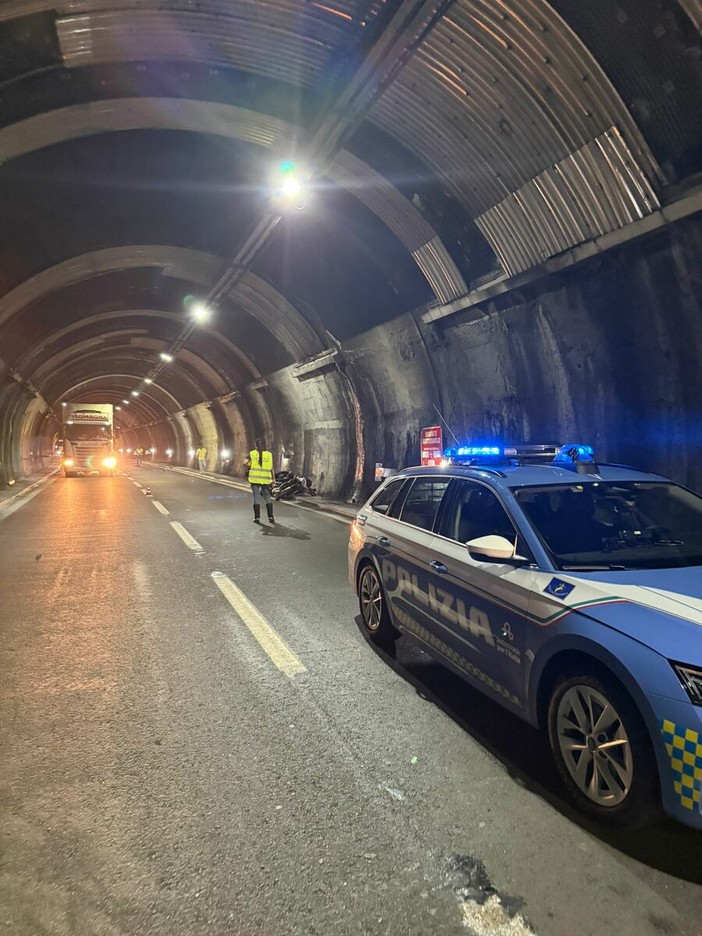A12, scontro auto-moto tra Rapallo e Chiavari: centauro in codice rosso