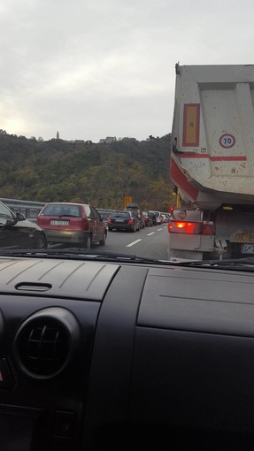 Cantieri sull’Autostrada A10, disagi alla viabilità code e rallentamenti