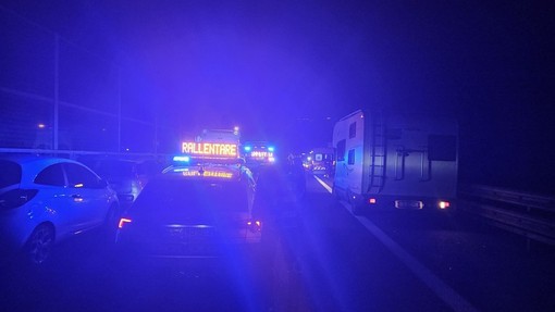 Morti dopo essere caduti in moto e travolti in A7 e A12, tre conducenti indagati per omicidio stradale