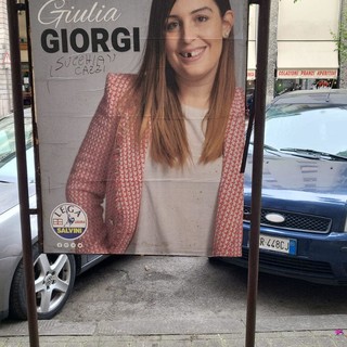 Insulti sessisti sul manifesto elettorale della vice sindaca di Spezia Giulia Giorgi