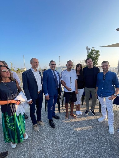 Frasi chock contro ragazzo cieco, Toti incontra Emanuele: “Massima solidarietà, atteggiamenti del genere non hanno posto in Liguria" Frasi chock contro ragazzo cieco, Toti incontra Emanuele: “Massima solidarietà, atteggiamenti del genere non hanno posto in Liguria"