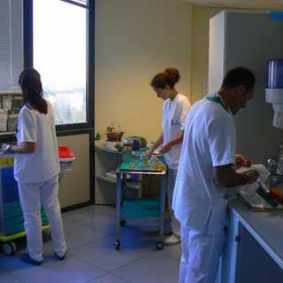 Fuga di infermieri e oss dalle strutture private verso il pubblico: incontro tra Regione ed Enti gestori