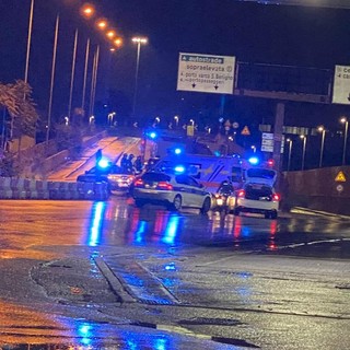 Auto si ribalta in Lungomare Canepa, feriti due giovani