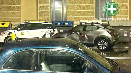 Piazza Palermo, maxi scontro nella notte tra quattro auto e uno scooter: cinque persone in ospedale
