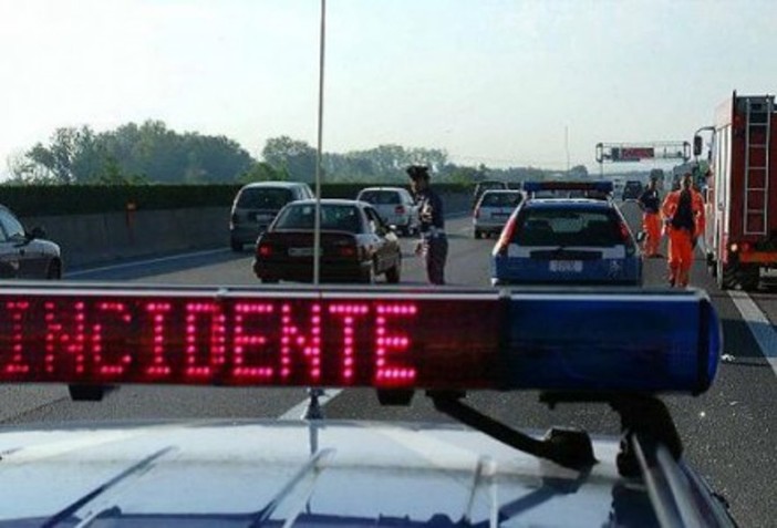 Incidente stradale sull'Aurelia tra Sestri Levante e Lavagna: una donna va in testacoda e si schianta contro il muro