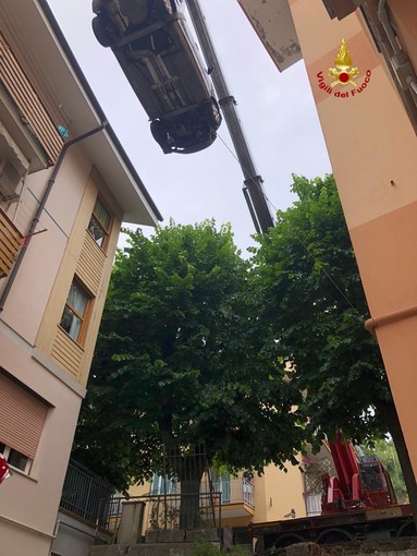 Arenzano: automobilista perde il controllo del veicolo e finisce in un giardino privato