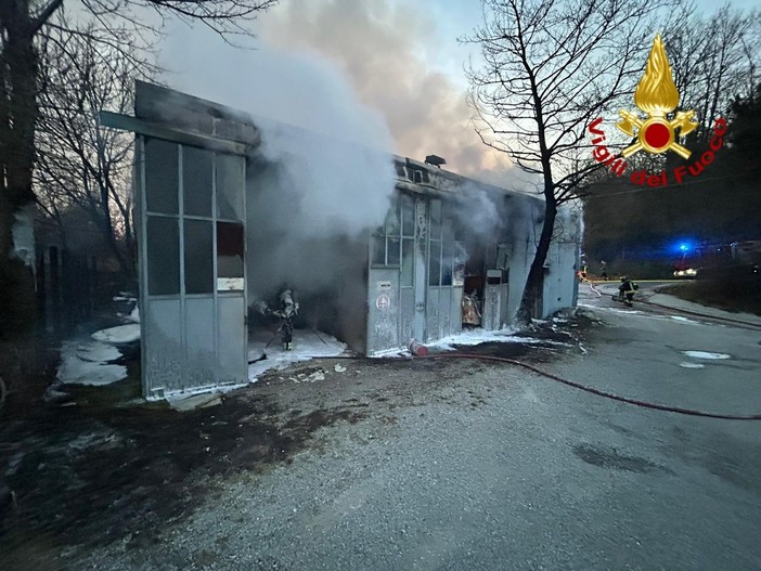 Paura a Torriglia, brucia una baracca in località Badaracchi