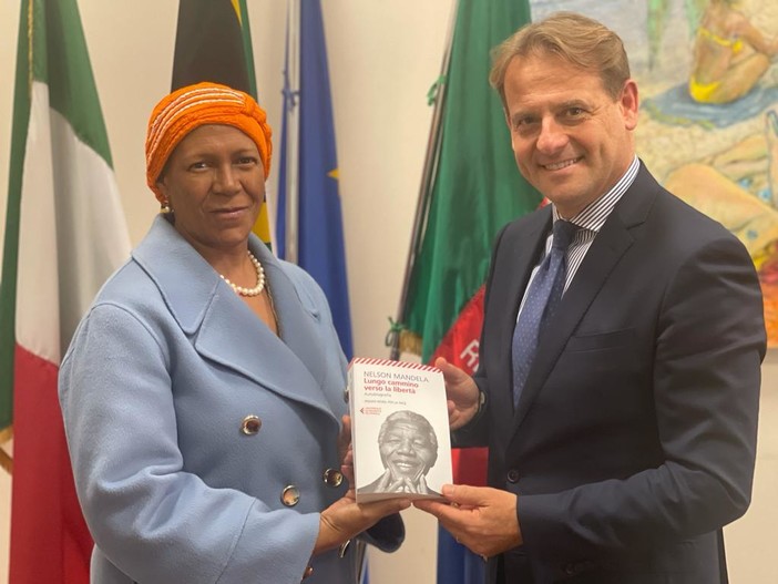 L'assessore Marco Scajola incontra l'ambasciatrice del Sud Africa in Italia Nosipho Nausica Jean Ngcaba (foto)