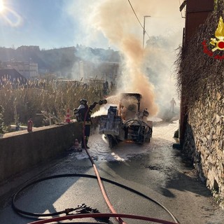 Macchinario colpisce tubo del gas: incendio in via Delle Casette